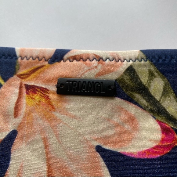 Triangl Neoprene Floral Bird Swim
Bikini Bottoms - Picture 4 of 8